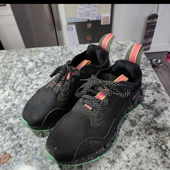 Reebox 8.5 brand new condition - Picture 2 of 4